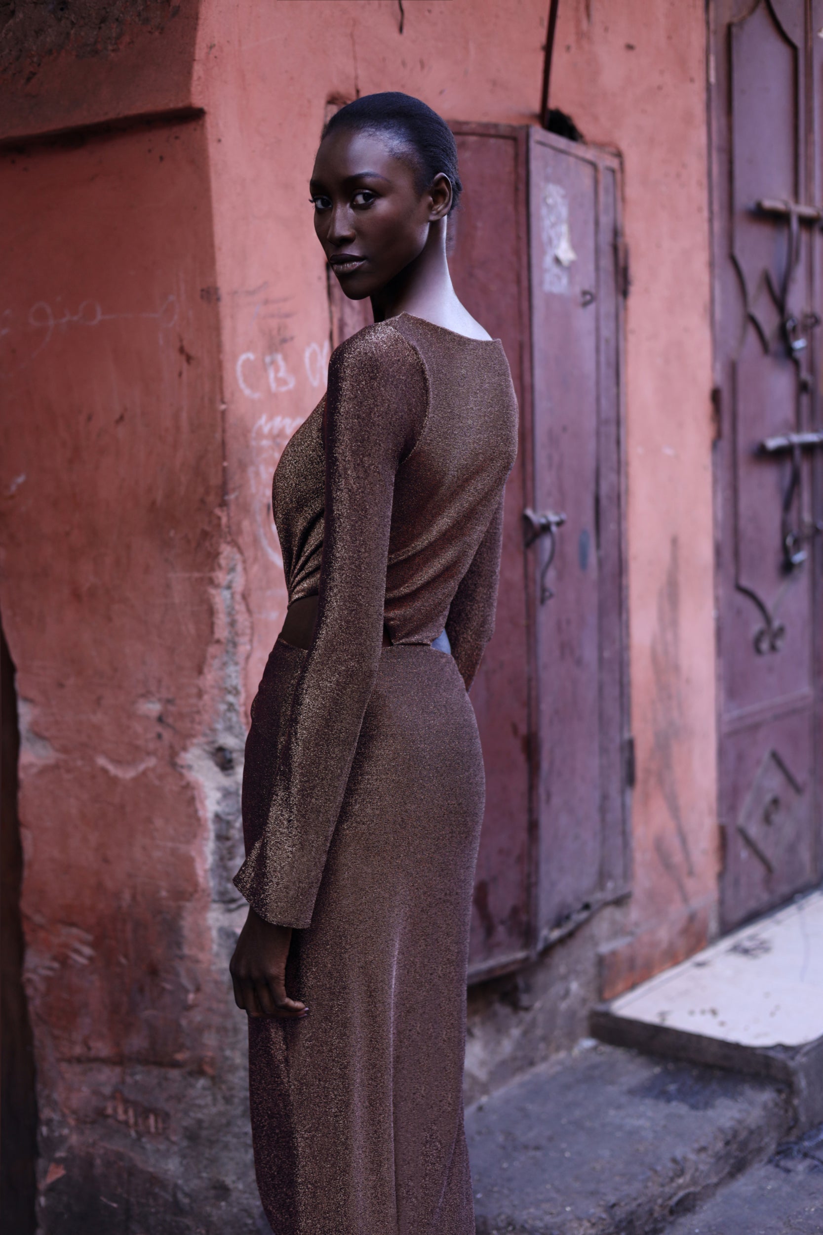 Vestido Luxor de Baobab en color shimmer, largo maxi con tela brillante y estilo sofisticado.