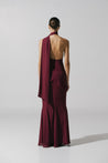 Top Ari burgundy combinado con pantalón, estilo elegante y espalda descubierta.