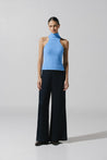 Pantalón Lotus night blue, vista trasera con silueta amplia y diseño sin forro.