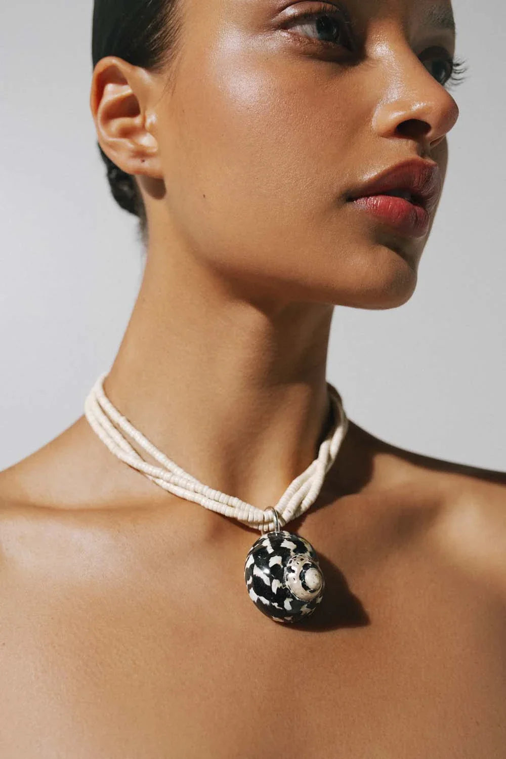 46.SAVAGE-BEADED-NECKLACE-ALABASTER46.3.webp