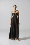 Vestido maxi Yvon de Baobab en color mocha mane, cuello halter con recortes frontales y detalle de argolla.