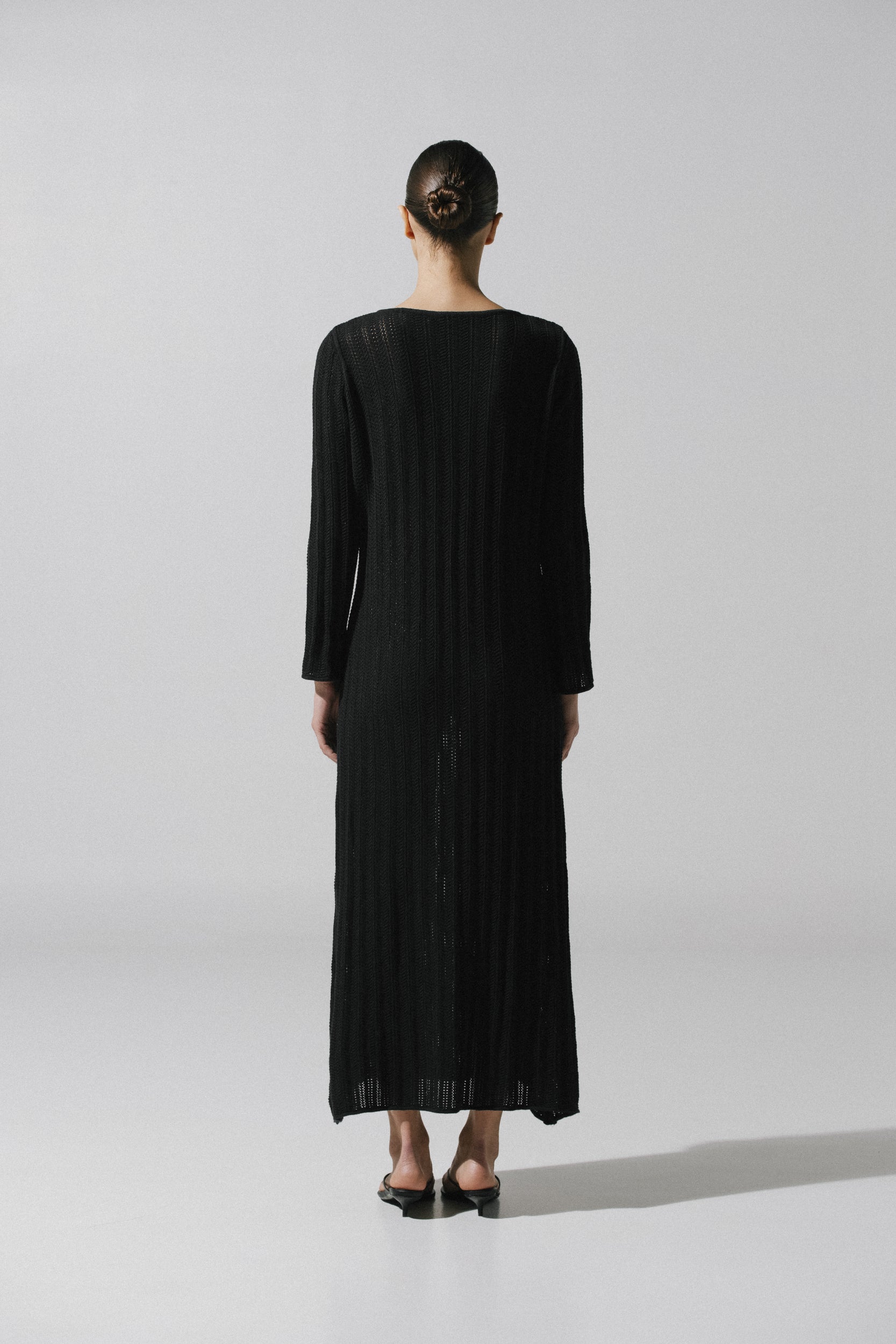 Vestido Moon de Baobab, vista lateral con textura de punto y silueta ajustada.